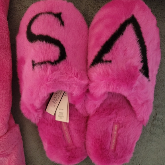 Victoria Secret Robe & Slipper set - Picture 5 of 6